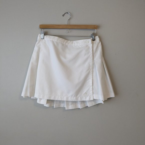 Retro Vintage Adidas Tennis Skirt in White, with Pleats - Picture 2 of 7